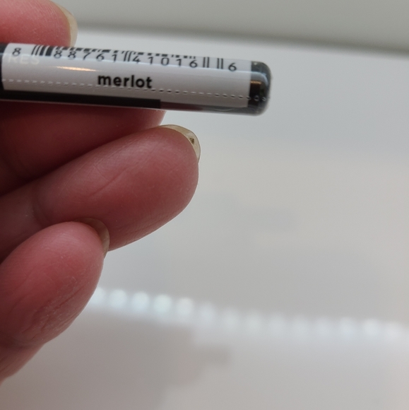 AVON/ LIPLINER - Picture 2 of 2